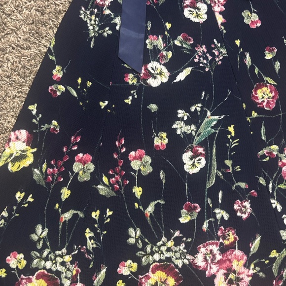 Petite Haani Navy Floral Dress - Picture 5 of 7